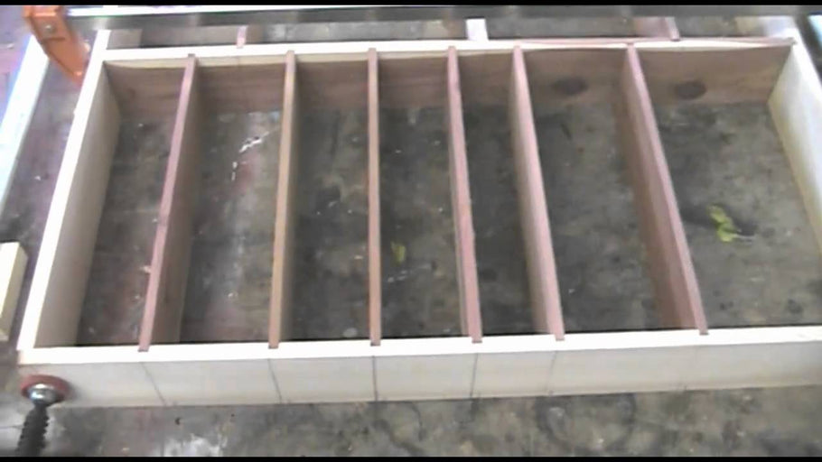 Make a silverware drawer organizer by Steve Ramsey - Woodworking for Mere Mortals (10 years ago)