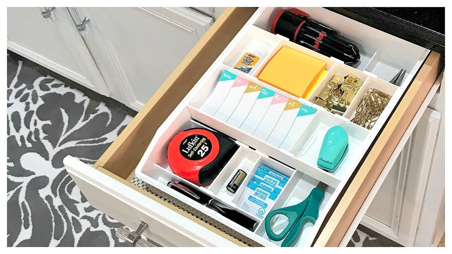 Now, that the holidays are over :( It's time to get our homes back into shape starting with my chaotic ''Junk Drawer''