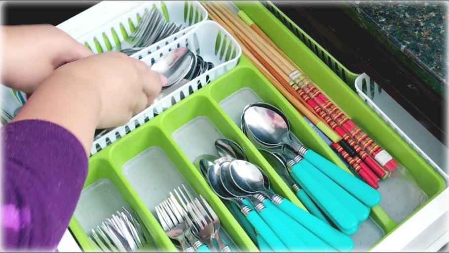 Hi everyone, Happy New Year!!! For my first video of the year, I will show you how I organized 7 of our kitchen drawers using mostly Dollar Tree organizers.