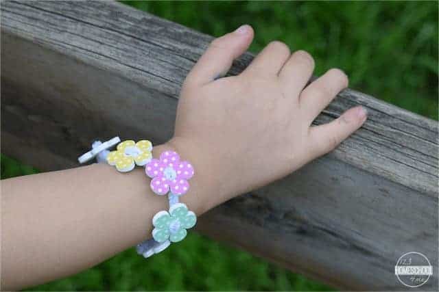 Easy Button Crafts for Kids to Make into Friendship Bracelets!