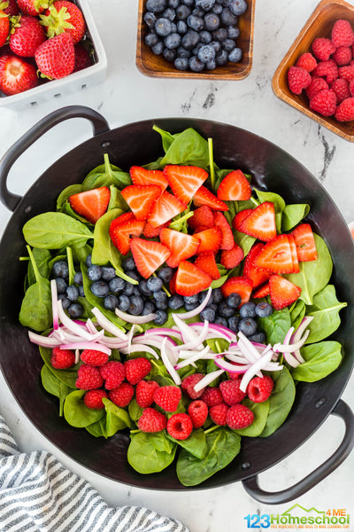 Easy Summer Berry and Spinach Salad Recipe